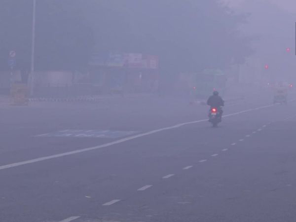 Delhi pollution: दिल्‍ली की आबोहवा अब भी 'बेहद खराब', सुबह-सुबह धुंध की चादर में लिपटी नजर आई राजधानी