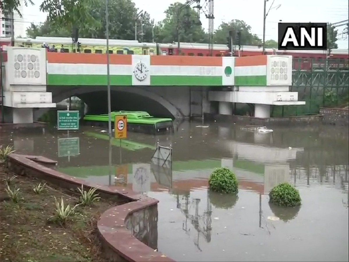 वो बारिश सिर्फ बारिश नहीं व्यवस्था पर तमाचा थी,डूब गया शख्स और बह गये आशियाने, सरकार बोली- कोविड में थे व्यस्त