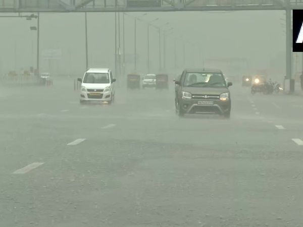  Rain lashes parts of Delhi Brings Respite From Heat 