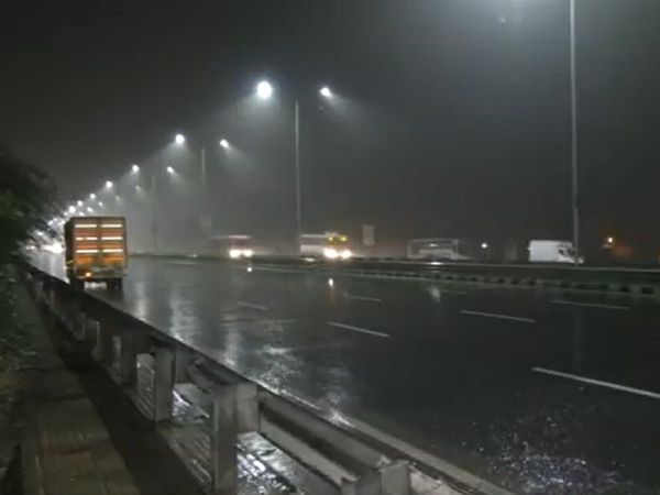 कड़ाके की ठंड में फिर बारिश से भीगी दिल्‍ली