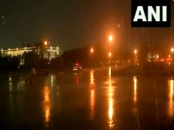 Rain in Delhi NCR people got relief from the scorching heat