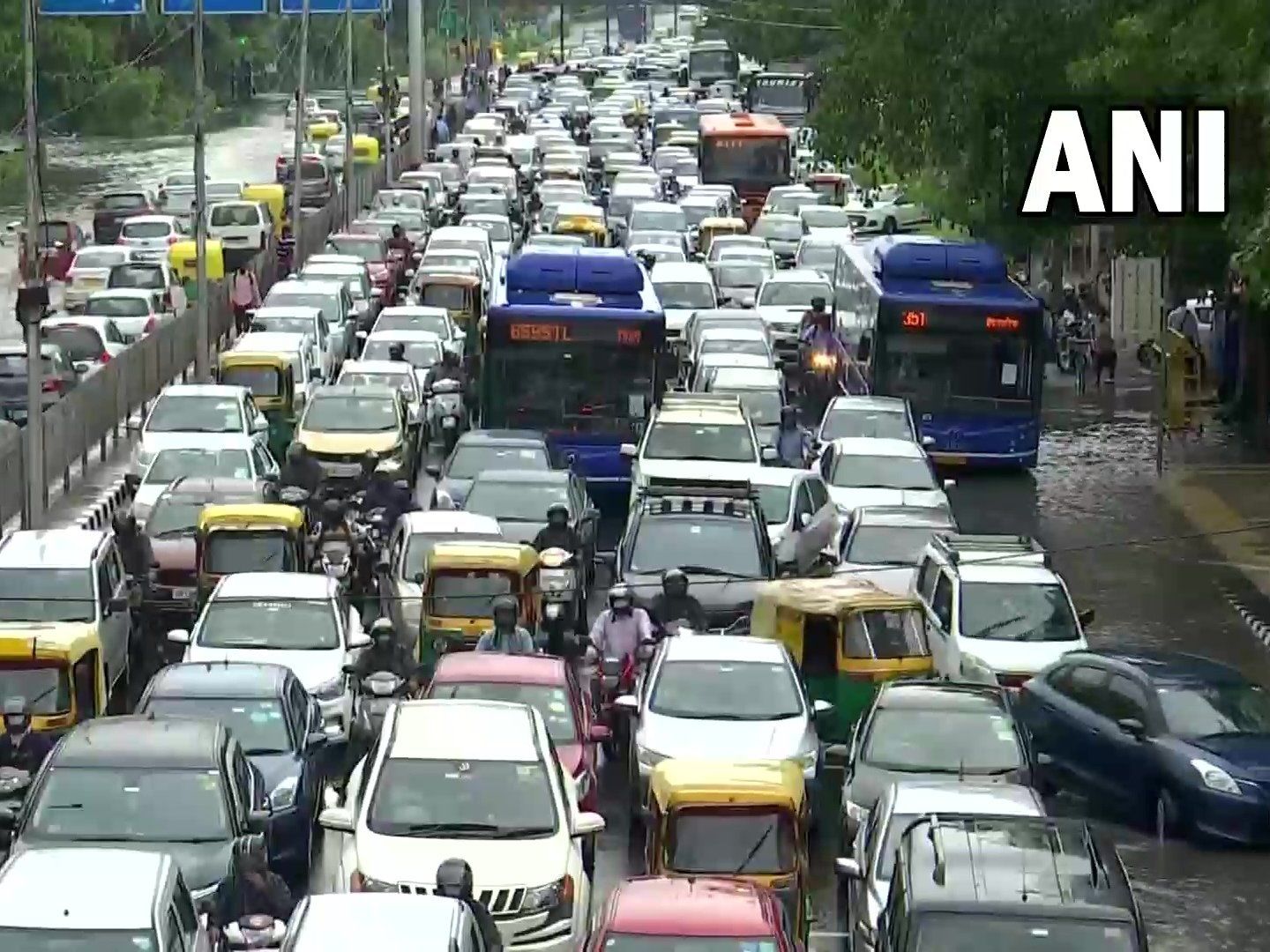 दिल्ली में भारी बारिश ने फिर तोड़े रिकॉर्ड, 12 साल बाद सितंबर में सबसे अधिक वर्षा, जाम ने किया हलकान