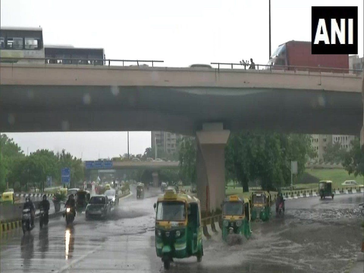 Delhi NCR Monsoon Update: दिल्ली- NCR में मानसून की दस्तक, लोग बोले- राहत मिली