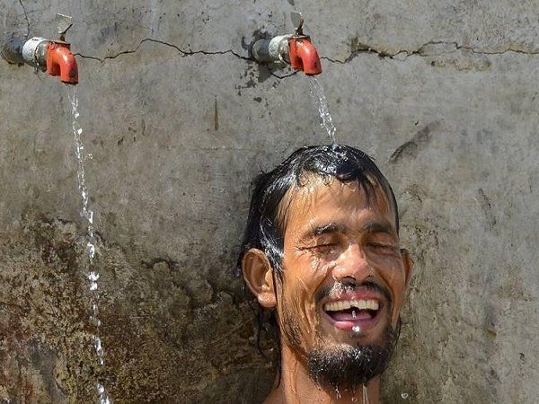 Delhi Weather: दिल्ली में लगातार दूसरे दिन भी पारा 47 डिग्री के पार, नजरों को अब मेघ की तलाश