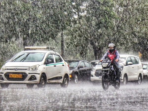 delhi traffic police, delhi traffic system, pressure horn