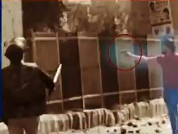 Delhi violence Deepak Dahiya head constable delhi police explains situation when man showed him gun