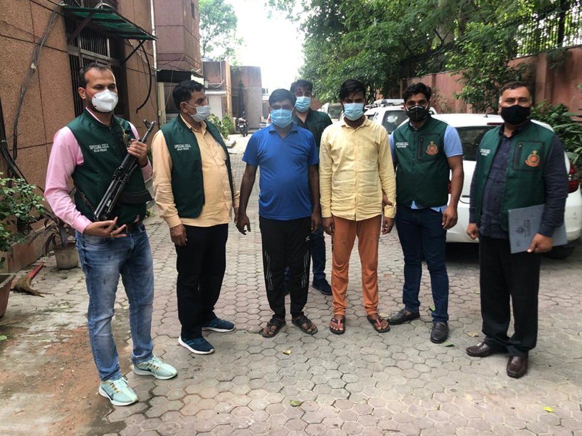 15 अगस्त से पहले दिल्ली में हथियारों का बड़ा जखीरा बरामद, 55 अत्याधुनिक हथियार, 55 पिस्टल जब्त
