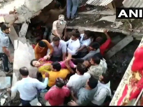 dewas building collapse news
