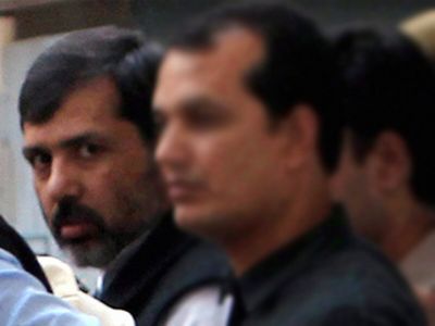 Dhananjay Singh Surrender: वकील बनकर अदालत में पूर्व सांसद धनंजय सिंह का सरेंडर, देखती रह गई पुलिस Dhananjay Singh Surrender: वकील बनकर अदालत में पूर्व सांसद धनंजय सिंह का सरेंडर, देखती रह गई पुलिस
