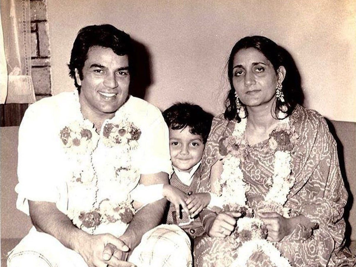 Dharmendra Birthday 6 बच्चों और 12 पोते पोतियों से भरा है धर्मेंद्र