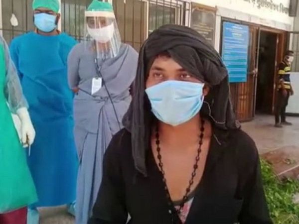 औरंगाबाद ट्रेन हादसे में बाल-बाल बचे धीरेंद्र सिंह ने उस खौफनाक मंजर को बयां किया है, जब ट्रेन के नीचे आकर 16 मजदूरों की जान चली गई