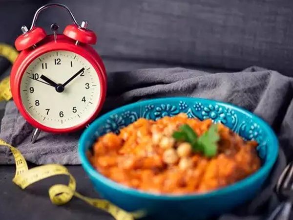 intermittent-fasting ke fayde Time restricted diet is the best way to lose weight wajam kam karne ke liye kaise karein dieting