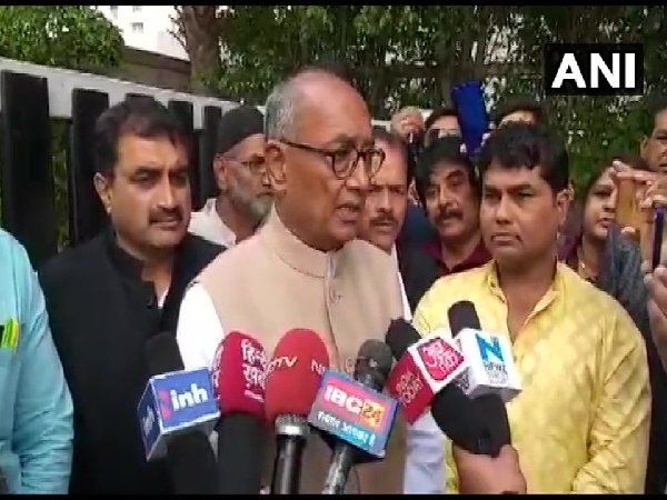 दिग्विजय सिंह ने पीएम और गृहमंत्री पर दागा सवाल, पूछा अनुच्छेद 370 पर जाकिर के बयान पर क्यों नहीं दी सफाई