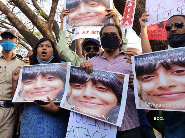 Disha Ravi: टूलकिट केस में दिशा रवि को राहत नहीं, तीन दिन की न्यायिक हिरासत