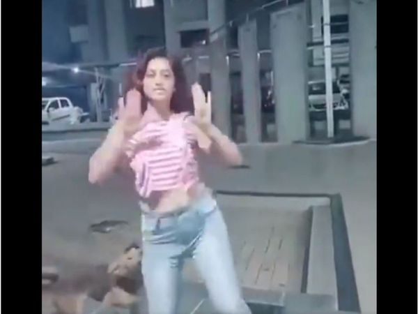 funny video girl dance on road then dog do something strange watch viral funny video