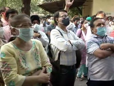 Doctors, health workers at Delhi's Hindu Rao Hospital continue strike over non-payment of salaries Doctors, health workers at Delhi's Hindu Rao Hospital continue strike over non-payment of salaries