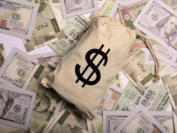 Flight canceled, woman bought lottery ticket during time pass and won 1 million dollars