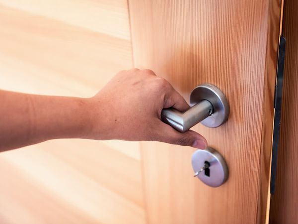 Tips to avoid awful smell of wooden door in rainy days