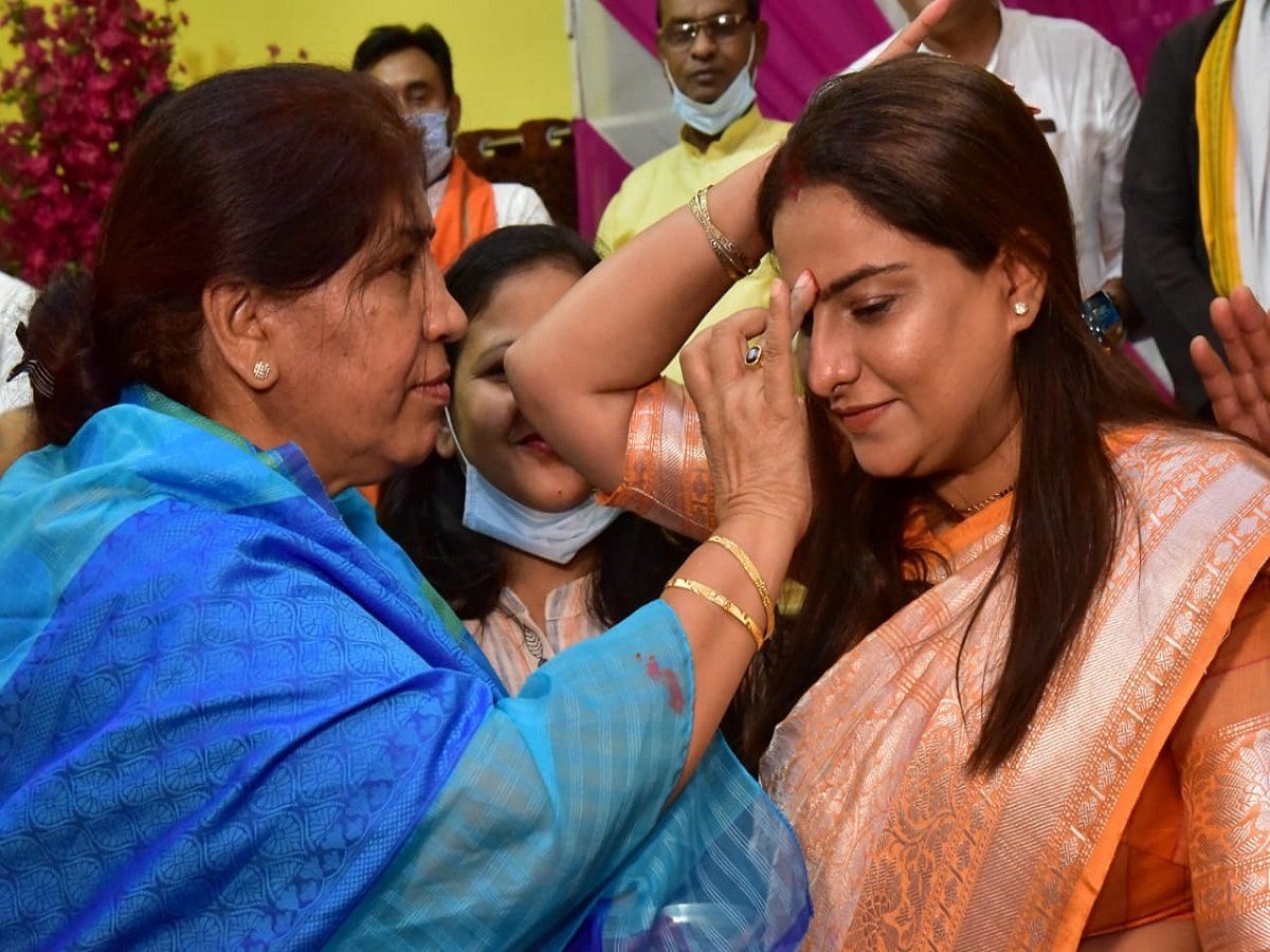 EXCLUSIVE: डॉक्टरी के पेशे से राजनीति की पिच पर, बुलंदशहर जिला पंचायत अध्यक्ष डॉ अंतुल तेवतिया से खास बातचीत