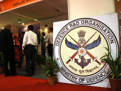 Leathal Weapons:दुश्मन के सामने गए बिना भी उसे ढेर करने की तैयारी, हथियार बनाने में जुटा DRDO Leathal Weapons:दुश्मन के सामने गए बिना भी उसे ढेर करने की तैयारी, हथियार बनाने में जुटा DRDO