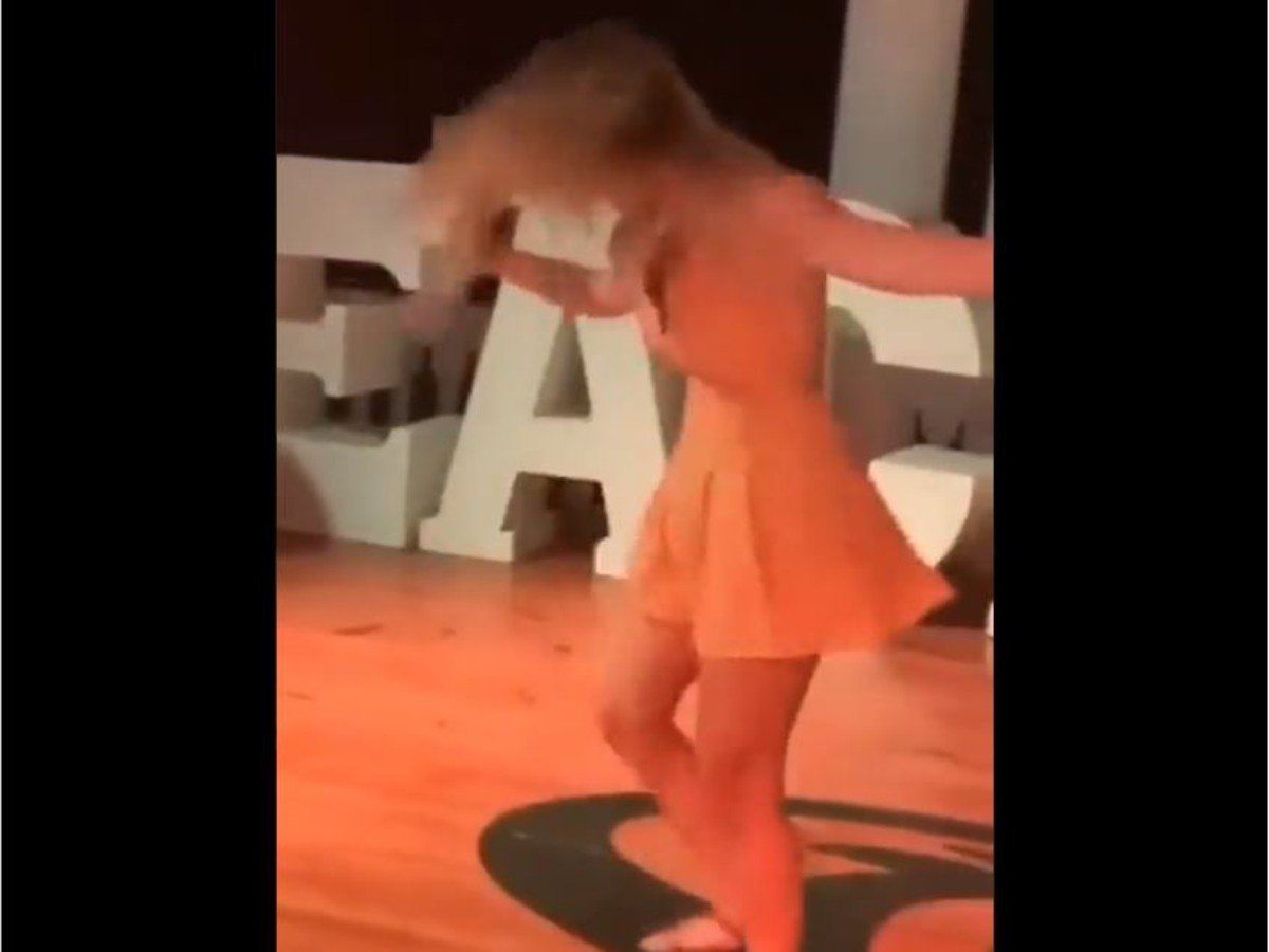 Funny Video: नशे में धुत होकर ऐसे नाचने लगी महिला, फिर जो हुआ वीडियो देख कहेंगे- 'कोई तो रोक लो'