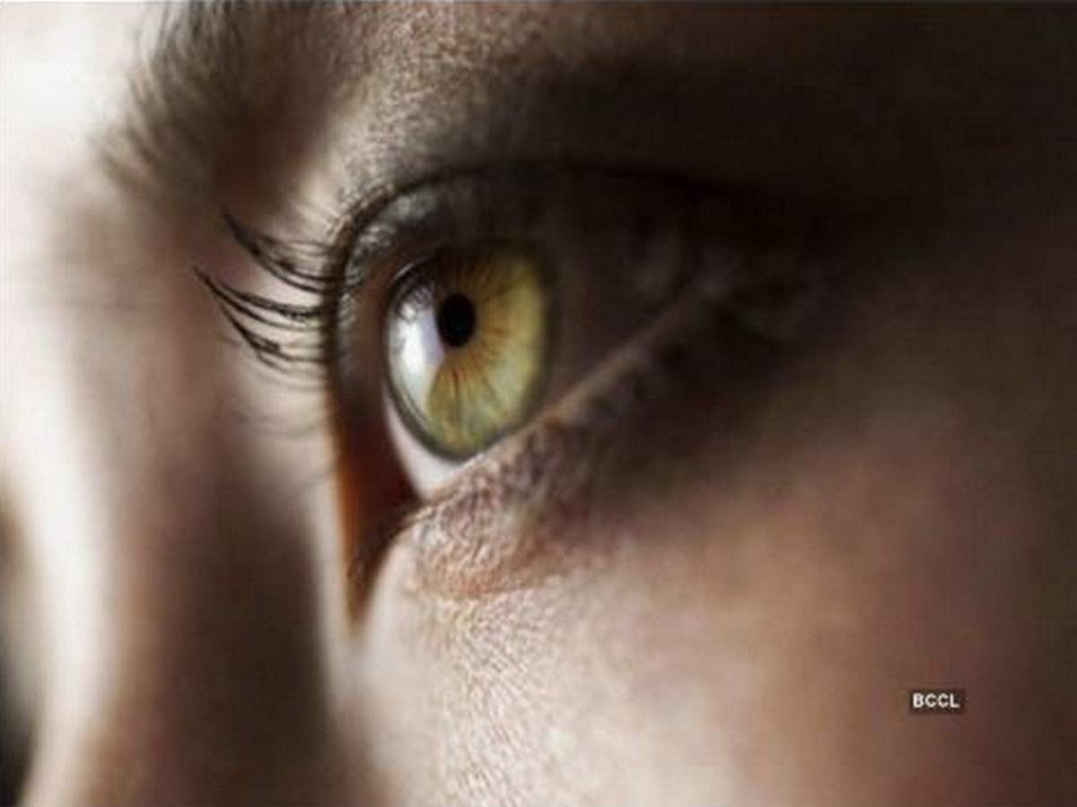 Explainer: इलेक्ट्रॉनिक गैजेट्स बढ़ा रहे हैं 'आंखों में सूखापन' का खतरा, क्या है लक्षण और कैसे करें बचाव
