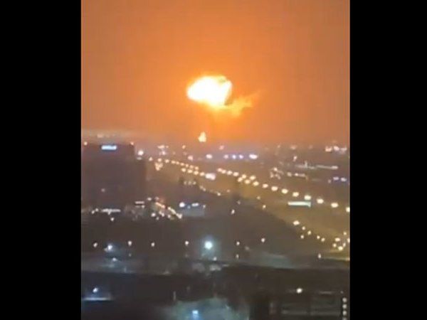 Dubai Fire:दुबई में 'दुनिया के सबसे बड़े बंदरगाह' पर विस्फोट के बाद लगी आग, सामने आया ये खतरनाक Video