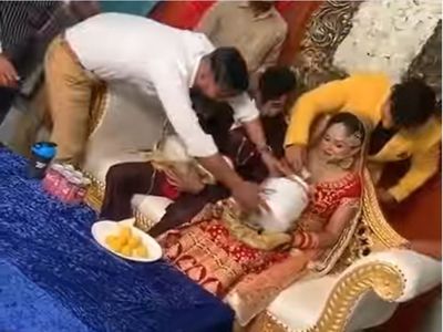 Funny Video Dulha Dulhan ke saath majak funny video goes viral on social media Funny Video Dulha Dulhan ke saath majak funny video goes viral on social media