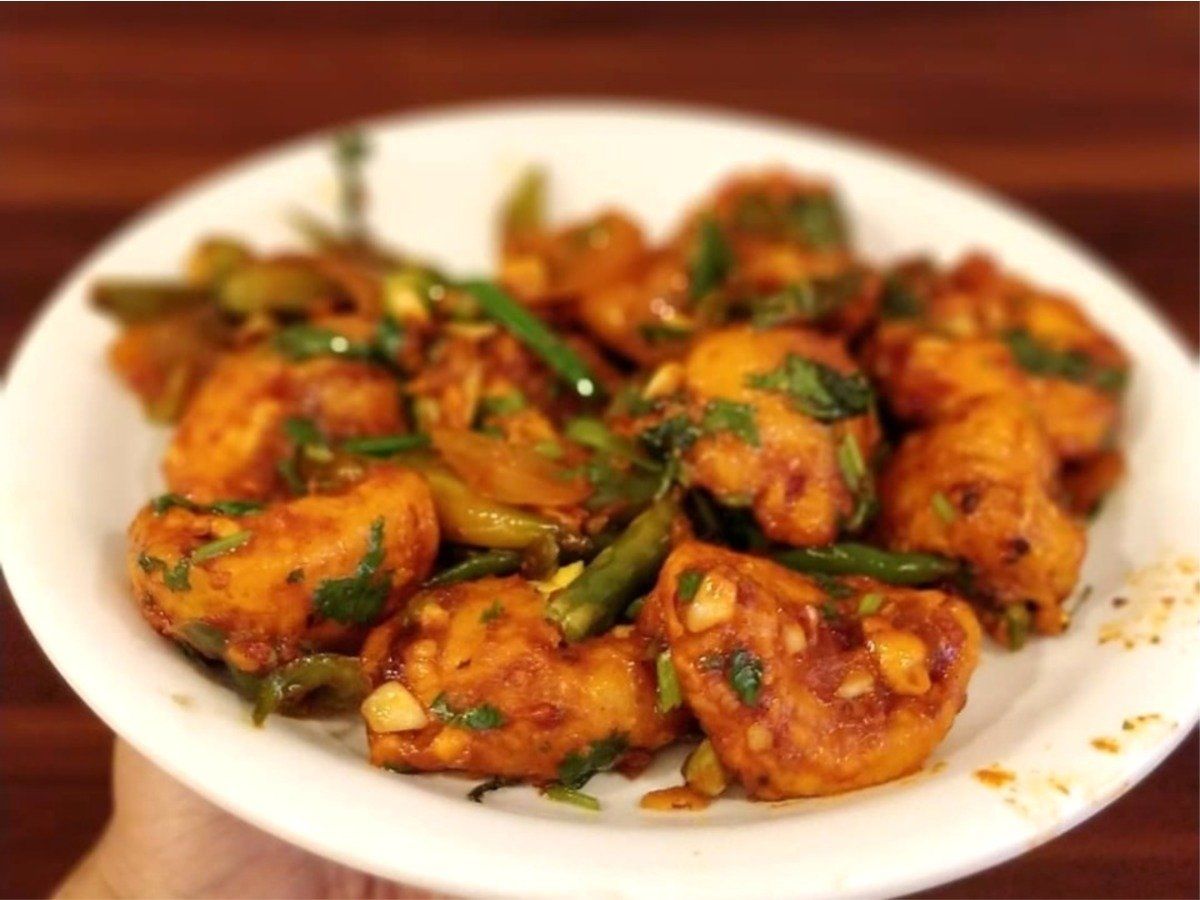 Egg Recipe: अंडा खाने के शौकीन हैं तो झट से बनाएं एग चिली, स्वाद होगा