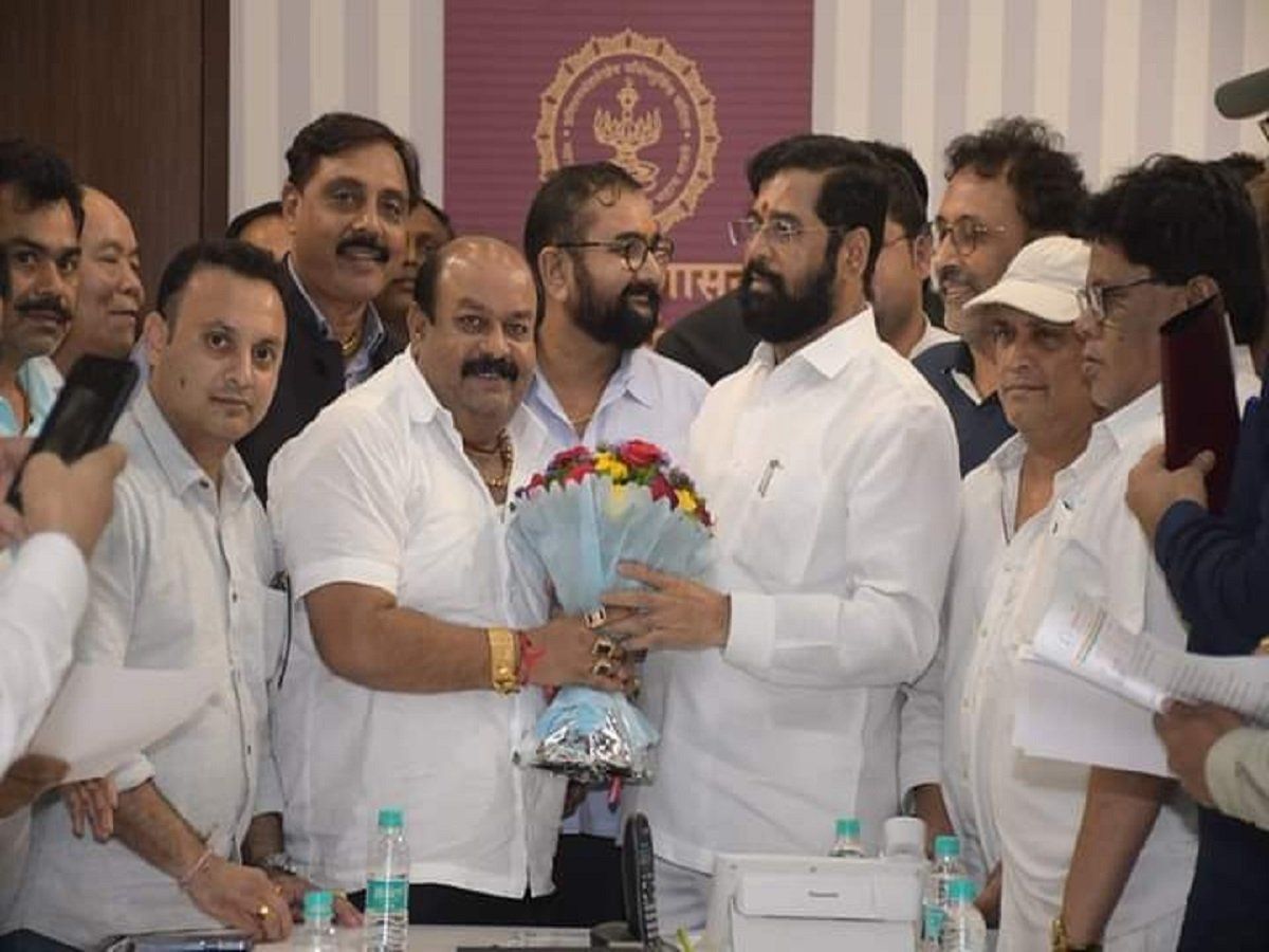 उद्धव ठाकरे कैंप को झटका, 12 राज्यों के प्रमुखों ने एकनाथ शिंदे को दिया समर्थन