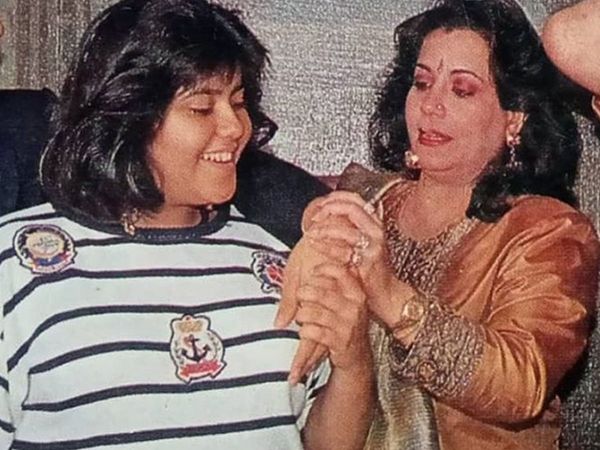 Ekta Kapoor Throwback unrecognized look TV drama queen transformation photo with Jeetendra Shobha Kapoor And tusshar kapoor