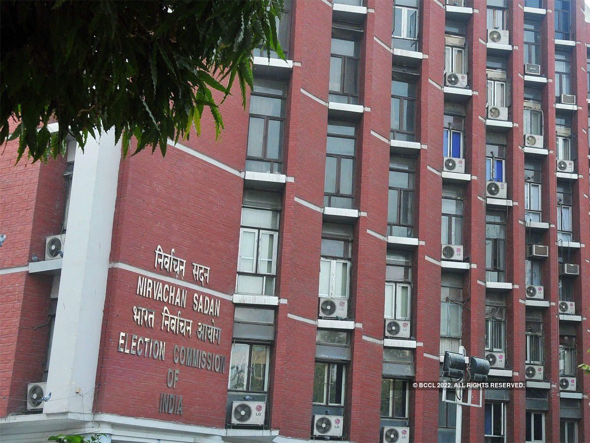 Election Commission ने पहले कुमार विश्वास का वीडियो चलाने पर लगाई रोक, घंटे भर में ही हटाई