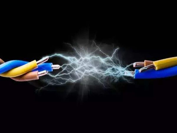 Hyderabad Youth electrocuted to death after electric wire falls on him