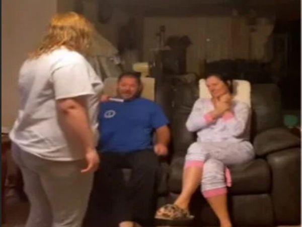 18 years old girl tell parents about her pregnancy Then What Happened Know About Truth