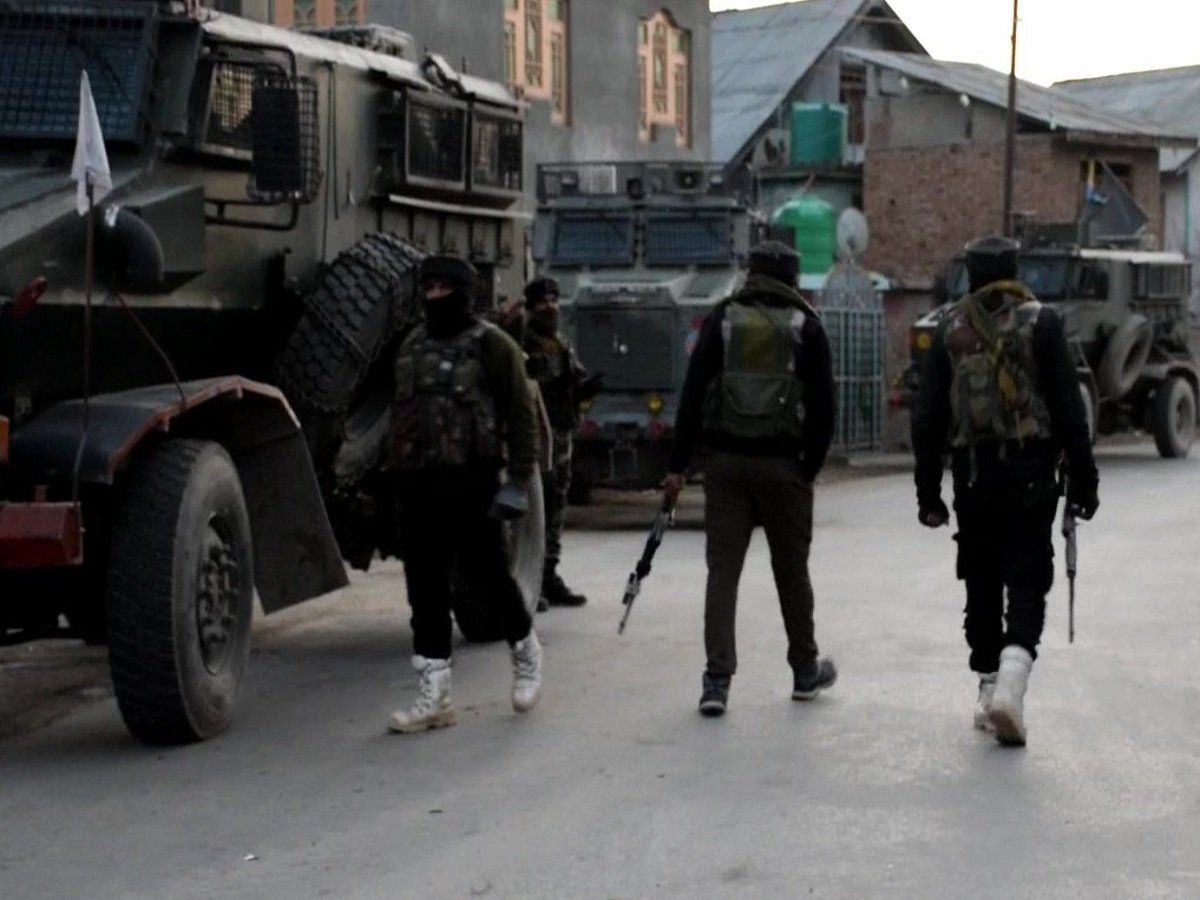 Pulwama encounter: गोली लगने के बाद भी आतंकियों से लड़ते रहे गरुड़ स्पेशल फोर्स के स्क्वाड्रन लीडर संदीप, मुठभेड़ में ढेर हुए 4 आतंकी