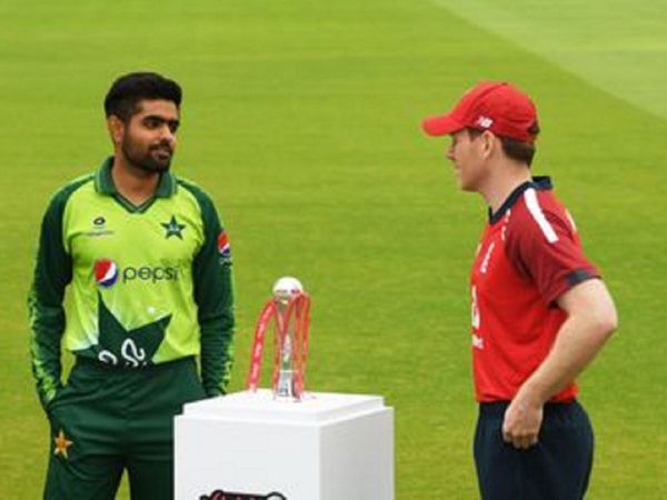 babar azam and eoin morgan with the t20i trophy (pic credit-icc)