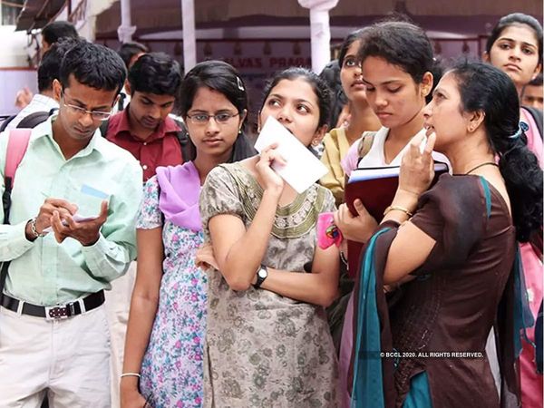 कोरोना के लक्षण वाले छात्र JEE-Main, NEET दे पाएंगे या नहीं? एक क्लिक में जानें अपने सवालों के जवाब