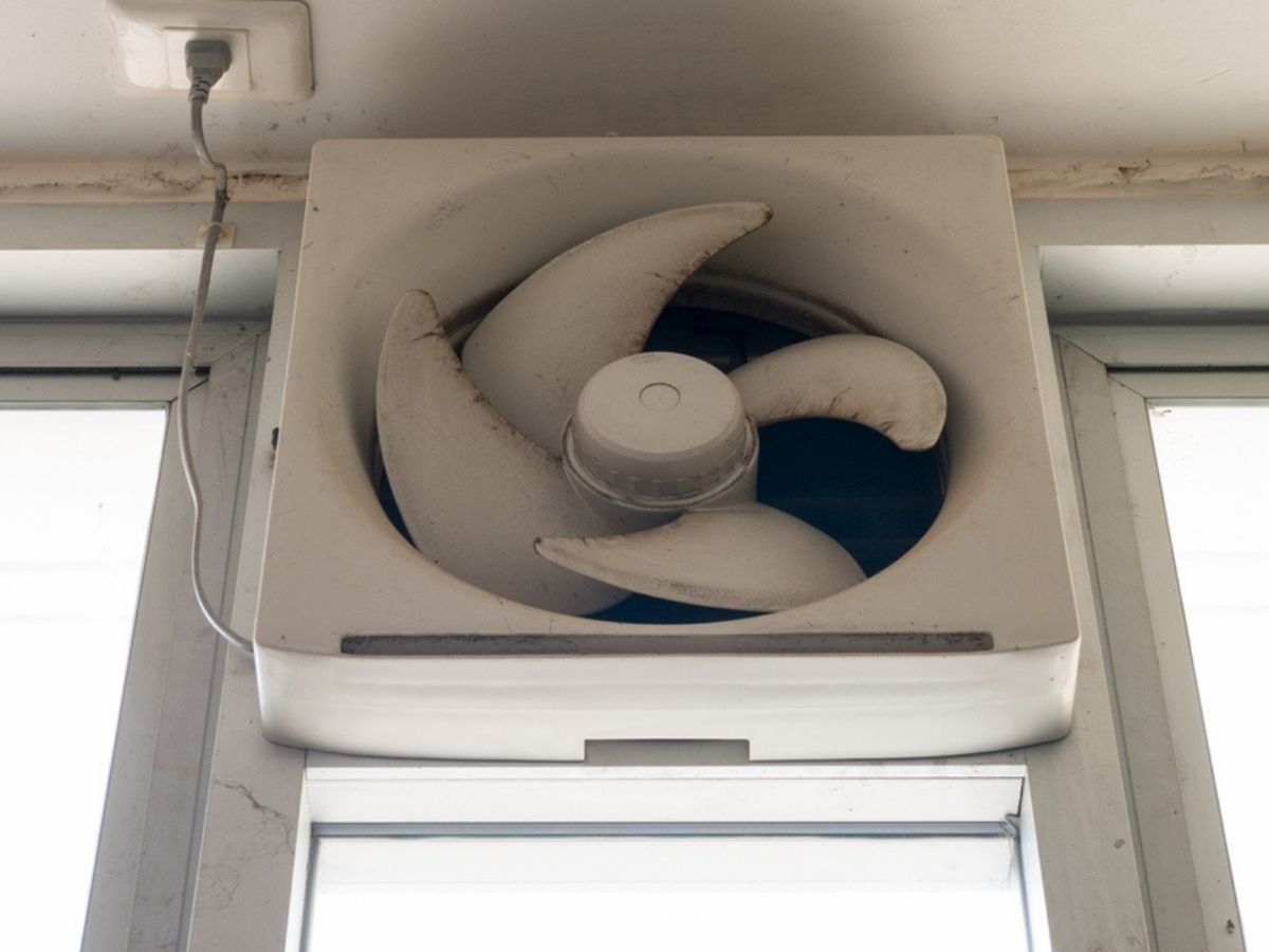 How to Clean Dirty Exhaust Fan: Exhaust Fan kaise saaf karen, Exhaust Fan Cleaning Tips- चिपचिपे एग्जॉस्ट फैन को कैसे साफ करें, देखें गंदगी हटाने के आसान टिप्स