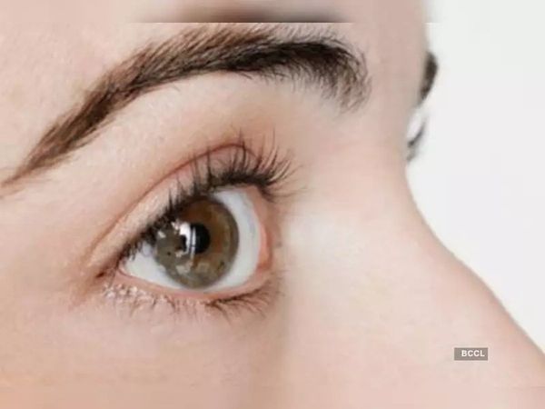 Eye Twitching: आंखों का फड़कना अशुभ या सिर्फ है स्वास्थ्य संबंधी परेशानी, 3 मिनट में समझें