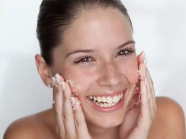 Diy Corn flour Face Scrub in Hindi, Diy Corn flour Face Scrub Hindi Article, Diy Corn flour Face Scrub, Diy Corn flour Face Scrub For Beautiful Skin, Homemade Diy Corn flour Face Scrub, घर में बनाएं कॉर्न फ्लोर फेस स्क्रब, कॉर्न फ्लोर फेस स्क्रब बनाने की 