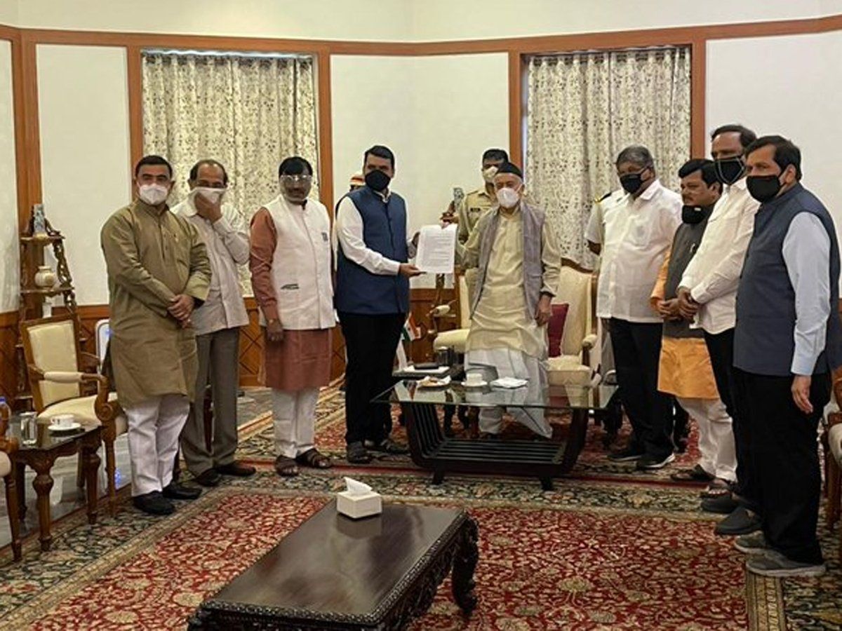 वसूली कांड पर चुप क्यों हैं CM उद्धव? राज्यपाल से मिले पूर्व सीएम फड़णवीस, दखल देने की मांग