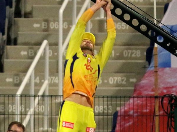 Faf du Plessis catch