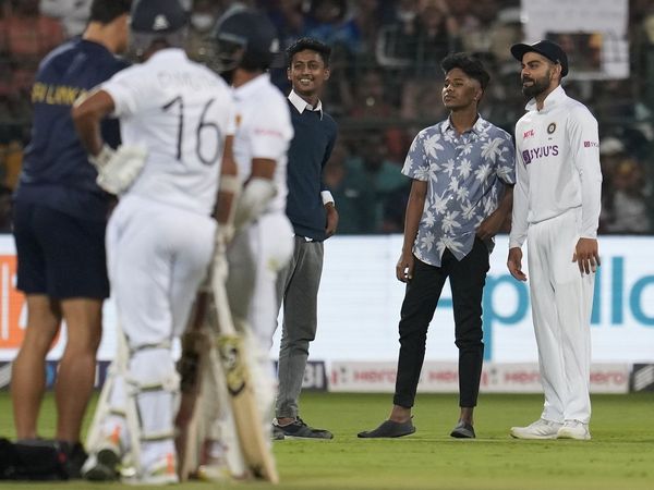 fan selfie with virat kohli