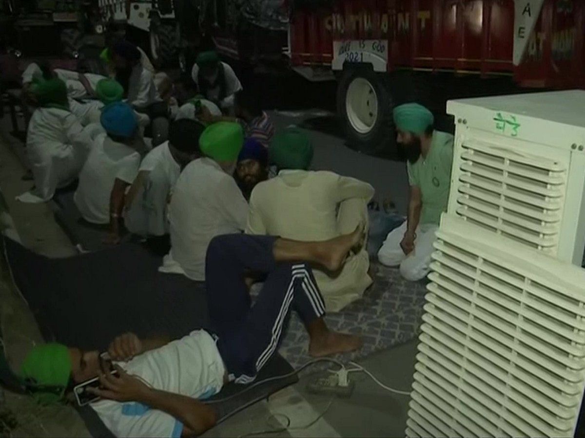 AAP सरकार के खिलाफ पंजाब के किसानों का प्रदर्शन, चंडीगढ़-मोहाली बॉर्डर पर धरने पर बैठे