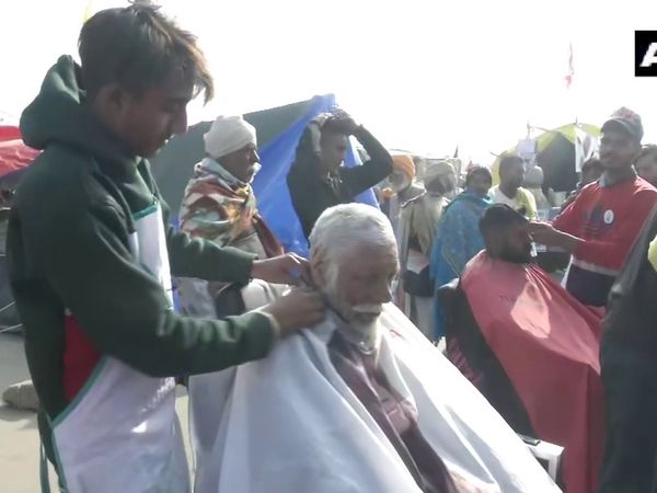 सिंघु बॉर्डर पर किसान आंदोलन के 22 दिन, दाढ़ी-बाल बनाने कुरुक्षेत्र से पहुंचे सैलून मालिक