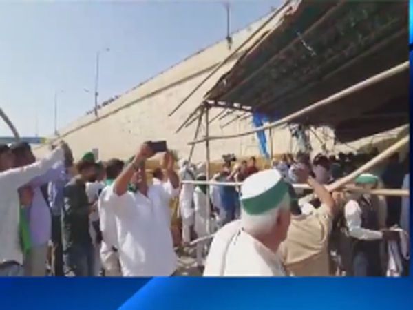 Farmers have right to protest, but can’t block roads indefinitely: Supreme Court