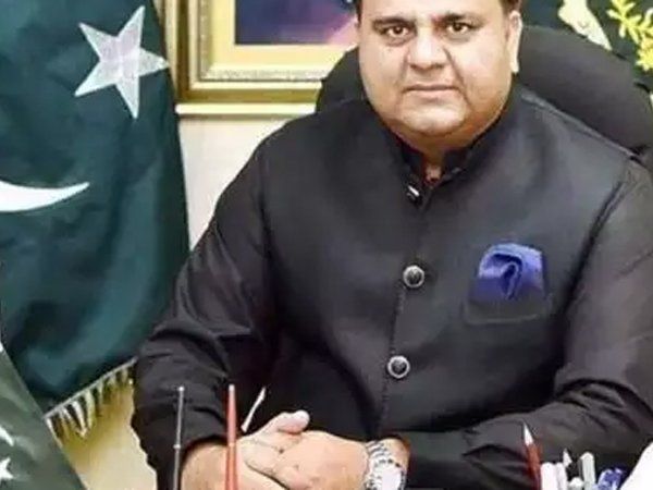 Fake News: कब सुधरेगा पाकिस्तान, मंत्री फवाद चौधरी ने ननकाना साहिब पर ट्वीट को फेक न्यूज बता डाला 