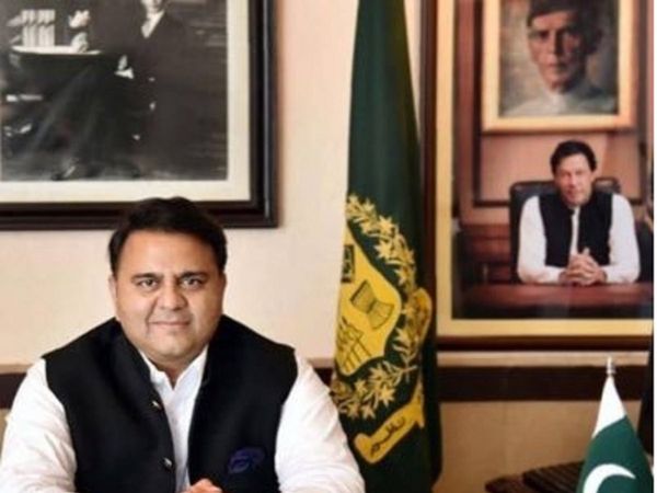 Pakistan minister trolled on social media: पाकिस्‍तान के मंत्री फवाद चौधरी ने फिर कही ऐसी बात कि सोशल मीडिया पर हो गए ट्रोल