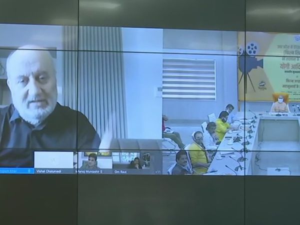 Film City in UP in 1000 acre CM Yogi Adityanath holds a meeting with Bollywood's stalwart 