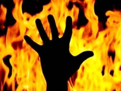A girl burnt alive in a neighborhood on charges of uprooting the plant in Begusarai Bihar
